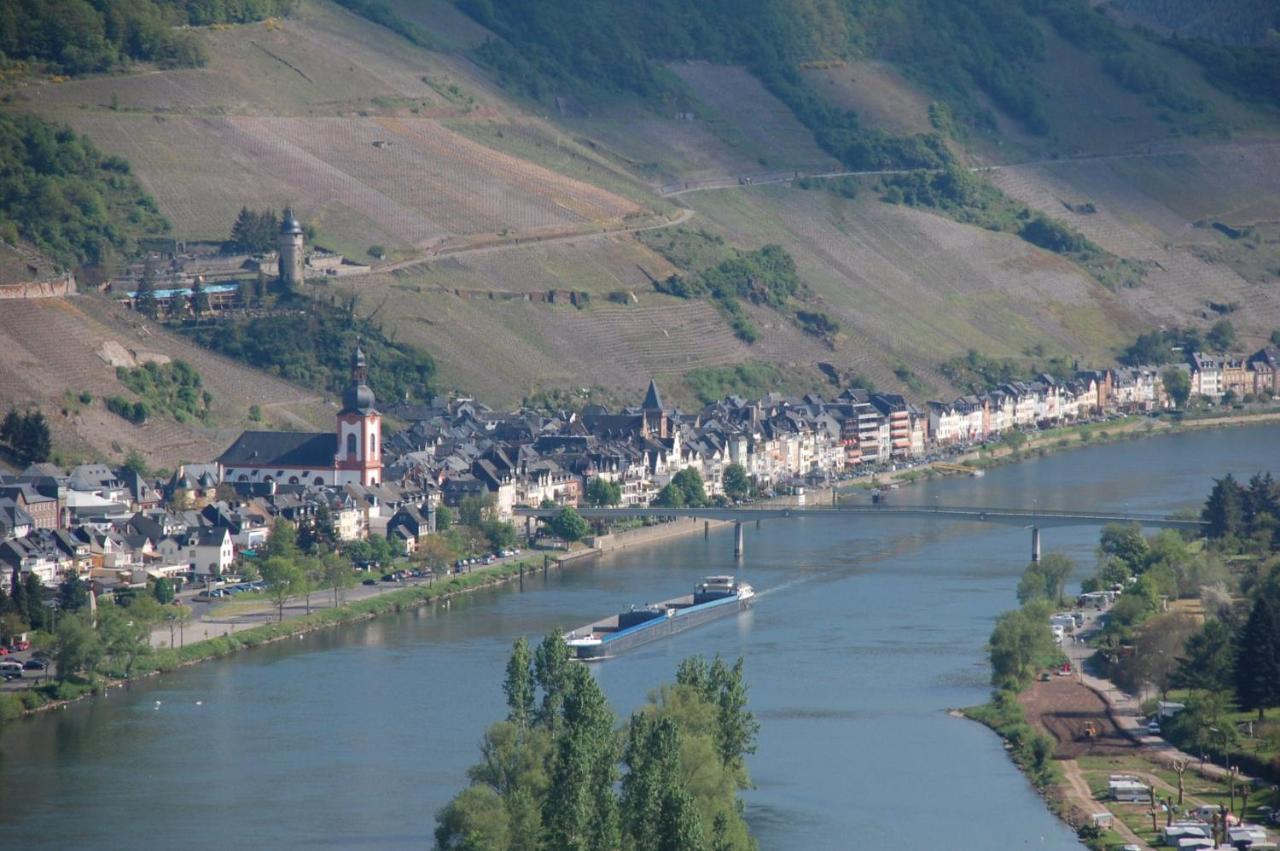 Weingut Helmut Barzen Leilighet Zell an der Mosel Eksteriør bilde